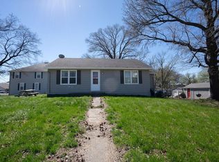 1121 N 13th St, Leavenworth, KS 66048