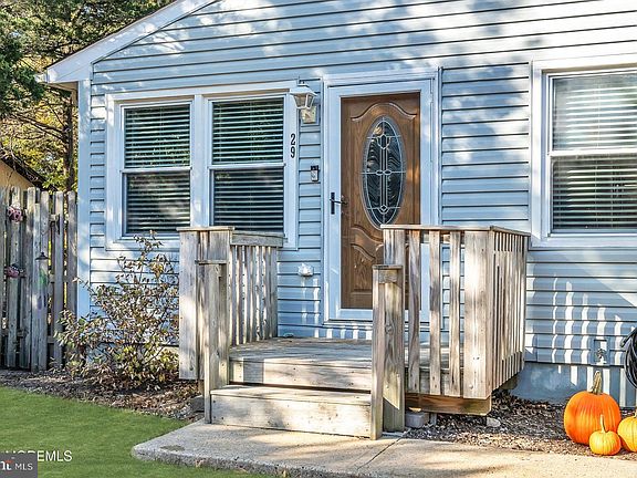 4th image of 29 Bayberry Dr