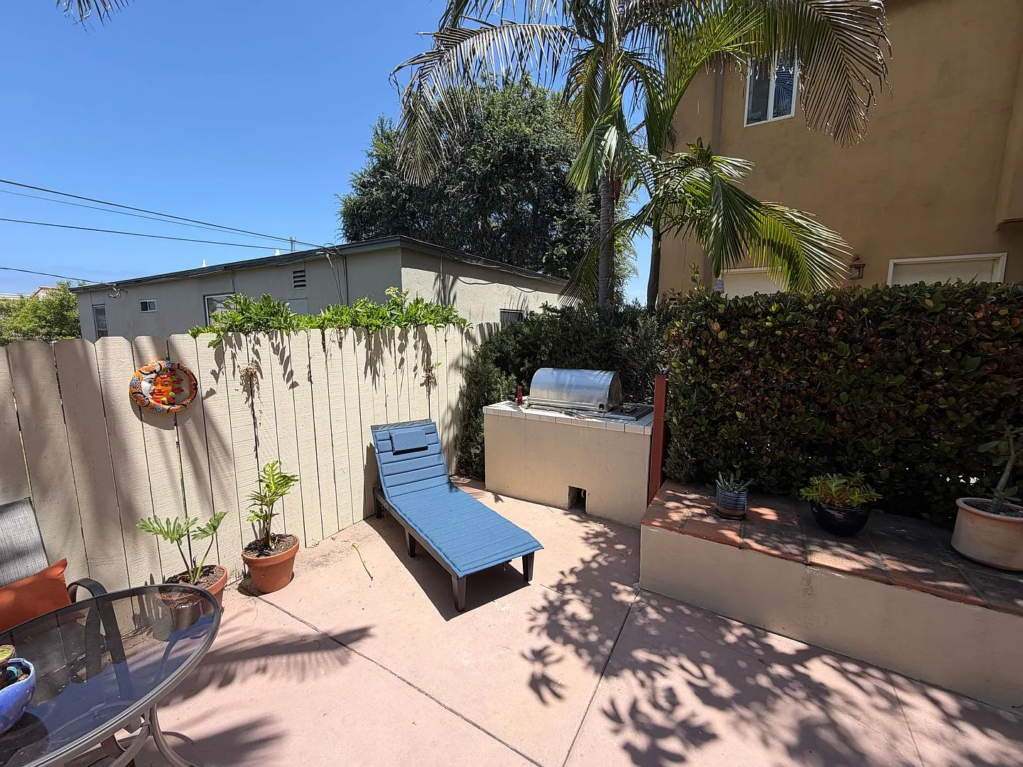 First Month Free Coastal Living In Ocean Beach, Updated Apartment With In Unit Laundry — Photo 4