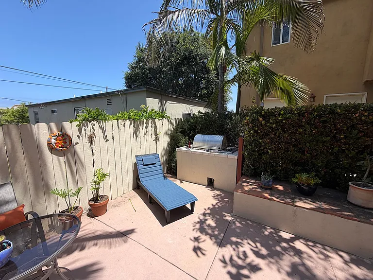 4437 Mentone St #8 — Photo 10