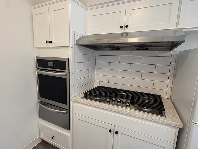 405 Corona Del Mar #6 — Photo 8