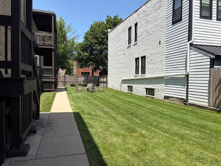 5325 N Damen Ave #2 — Photo 11