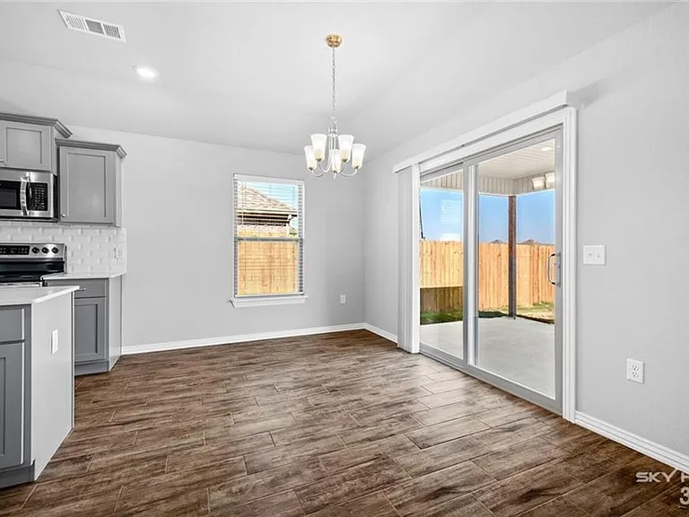 64 N Benchmark Ln — Photo 15