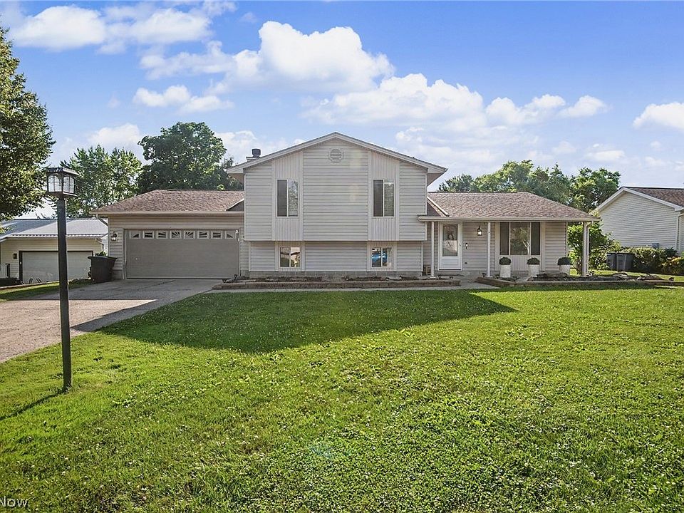 1st image of 3300 Meanderwood Dr