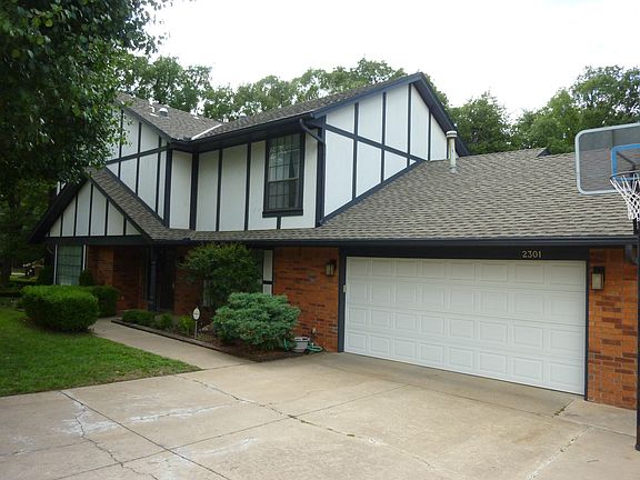 2nd image of 2301 Yorkshire Dr