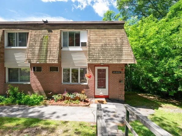650 Robbins Ave APT 39, Dracut, MA 01826