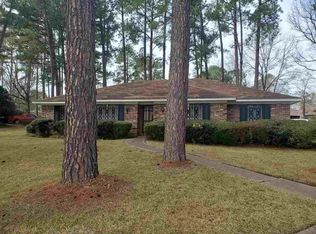 828 Winthrop Cir, Jackson, MS 39206