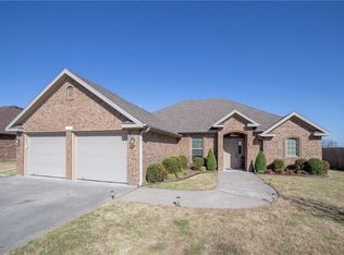 1150 Chattie Dr, Centerton, AR 72719