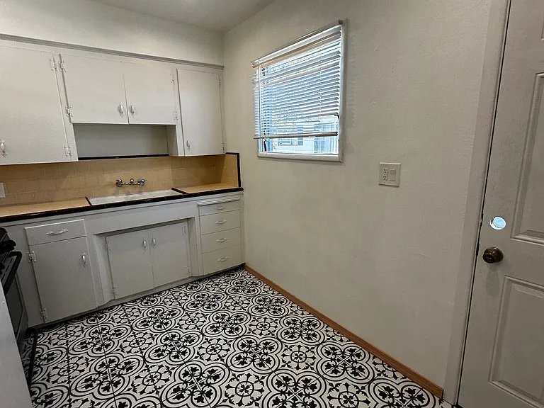 323 N Chevy Chase Dr #G — Photo 14