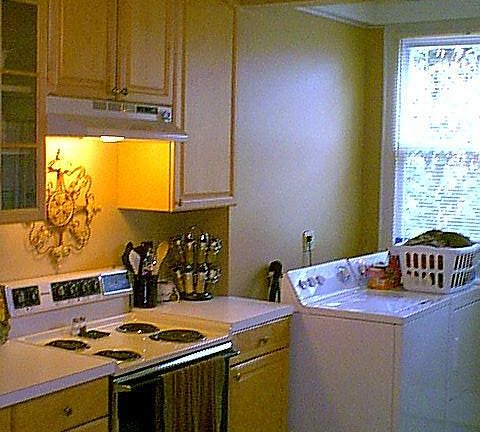 Washer/Dryer hook-ups