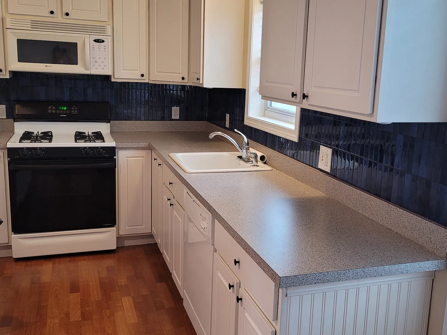 2 bed, 909 sqft, $2,200 — Photo 4
