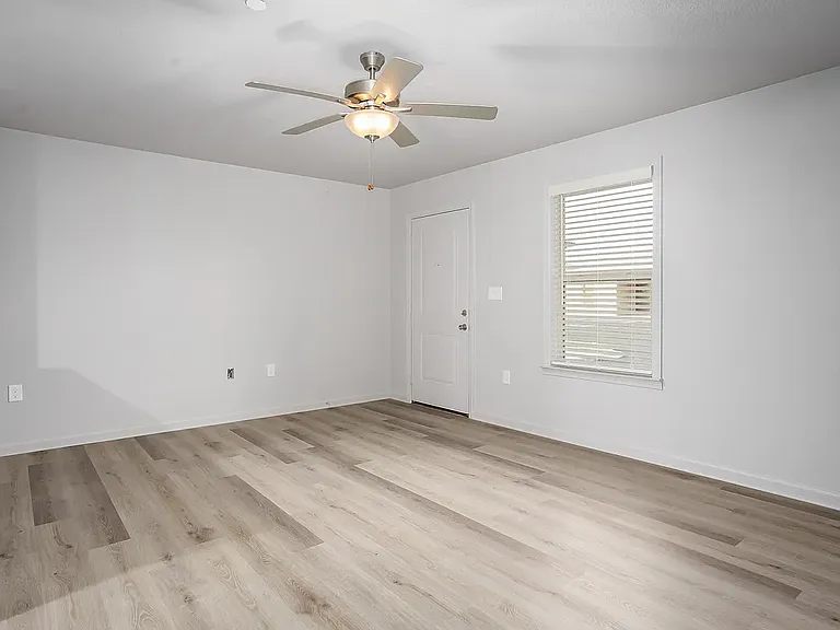 Crockett Hills Apartments — Photo 8