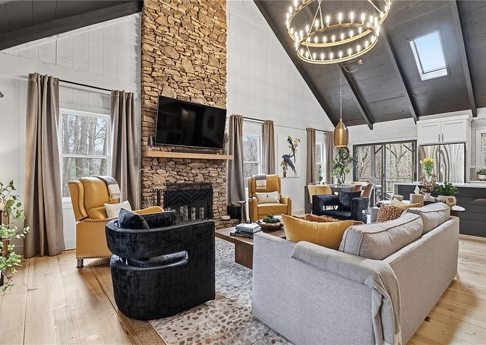 1st image of 62 Cardinal Cv