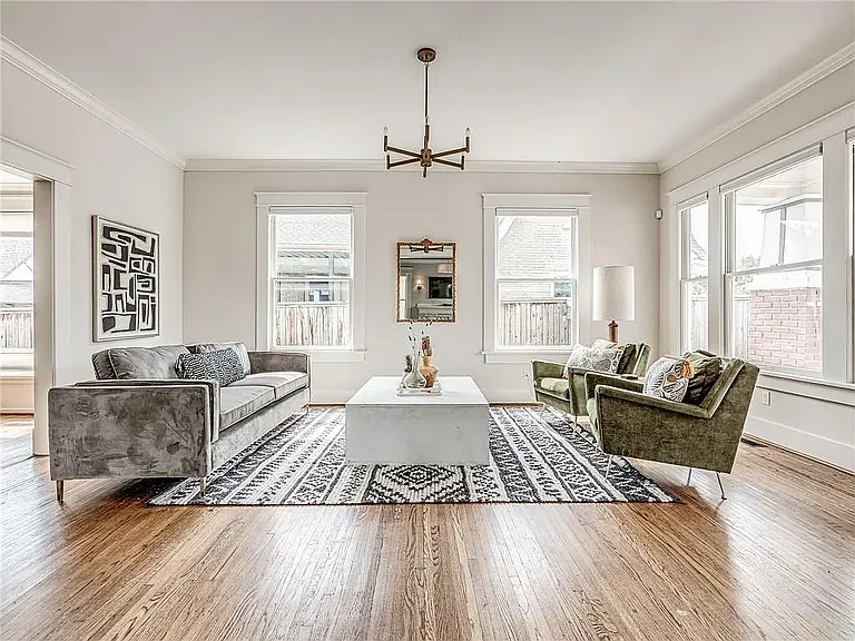 3404 N Western Ave — Photo 5