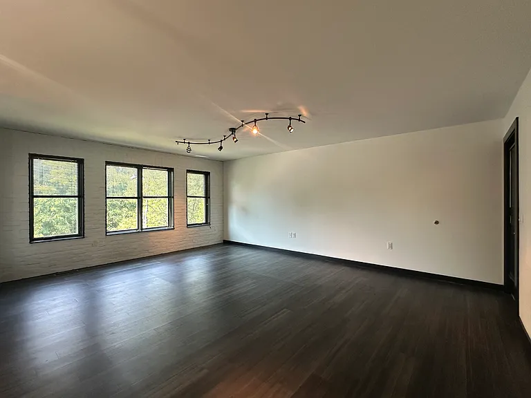 99 N Howard St — Photo 14