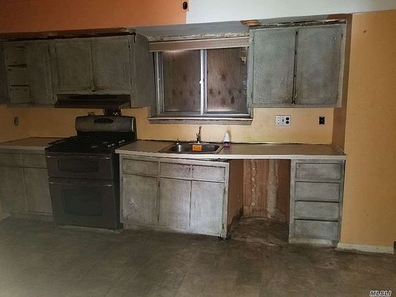 5th image of 382 Whipple St