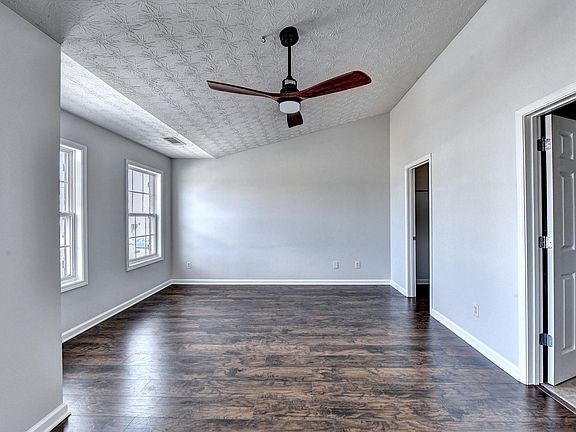 3rd image of 25 Hidden Hickory Ct