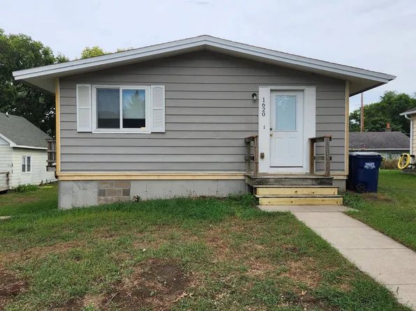 1620 La Crescent St, Onalaska, WI 54603