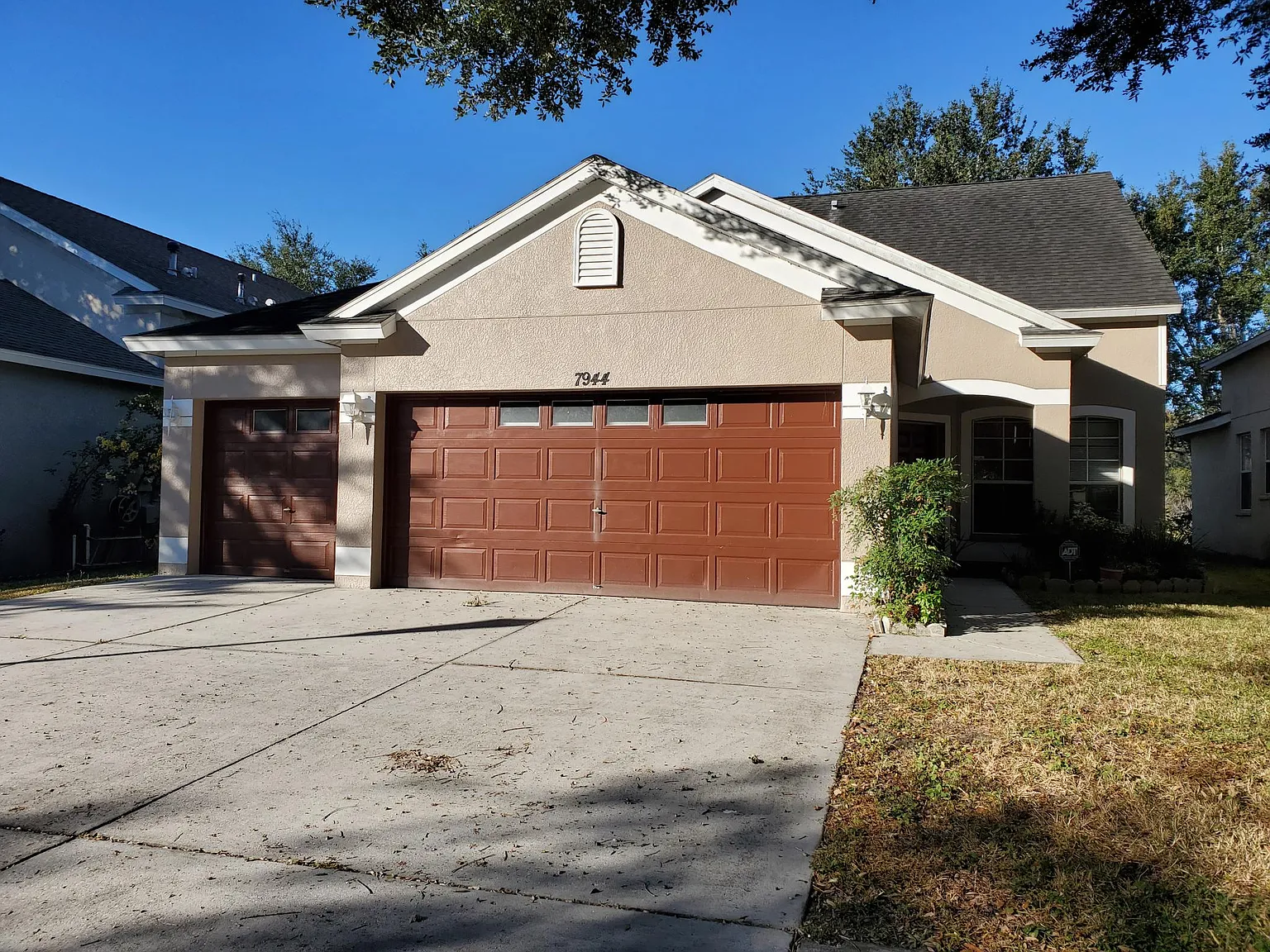 4 bed, 2.5 bath, 2200 sqft, $2,600 — Photo 2