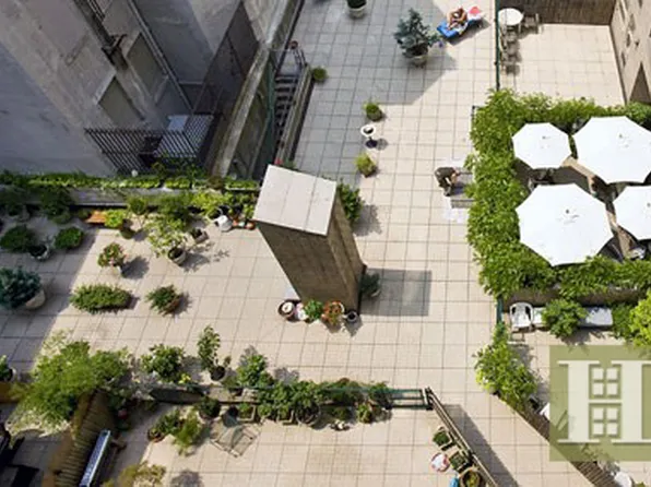 85 Eighth Avenue image 1 of 4