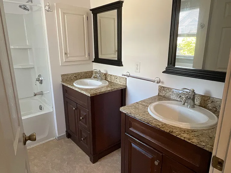 511 E Chestnut St — Photo 21