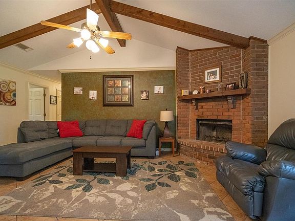 3rd image of 1300 Dogwood St