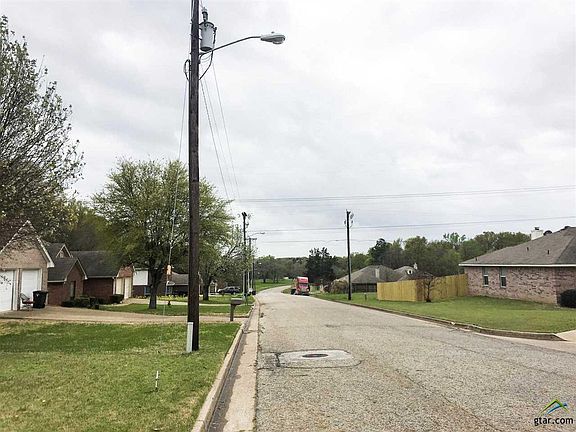 5th image of 418 Eisenhower Dr
