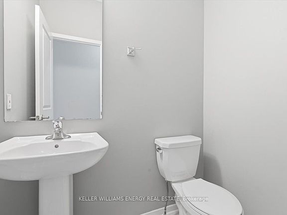5th image of 18 Rimrock Cres