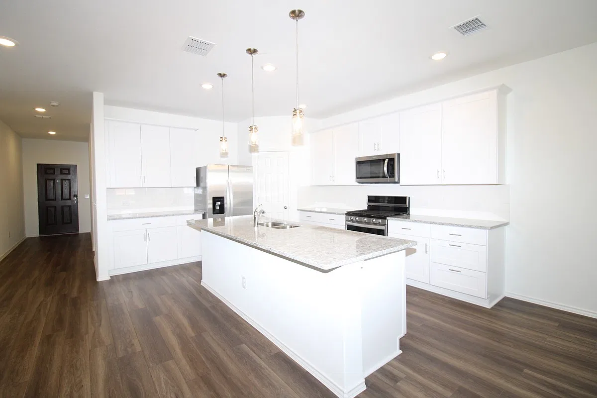 5 bed, 3.0 bath, 3011 sqft, $2,399 — Photo 3