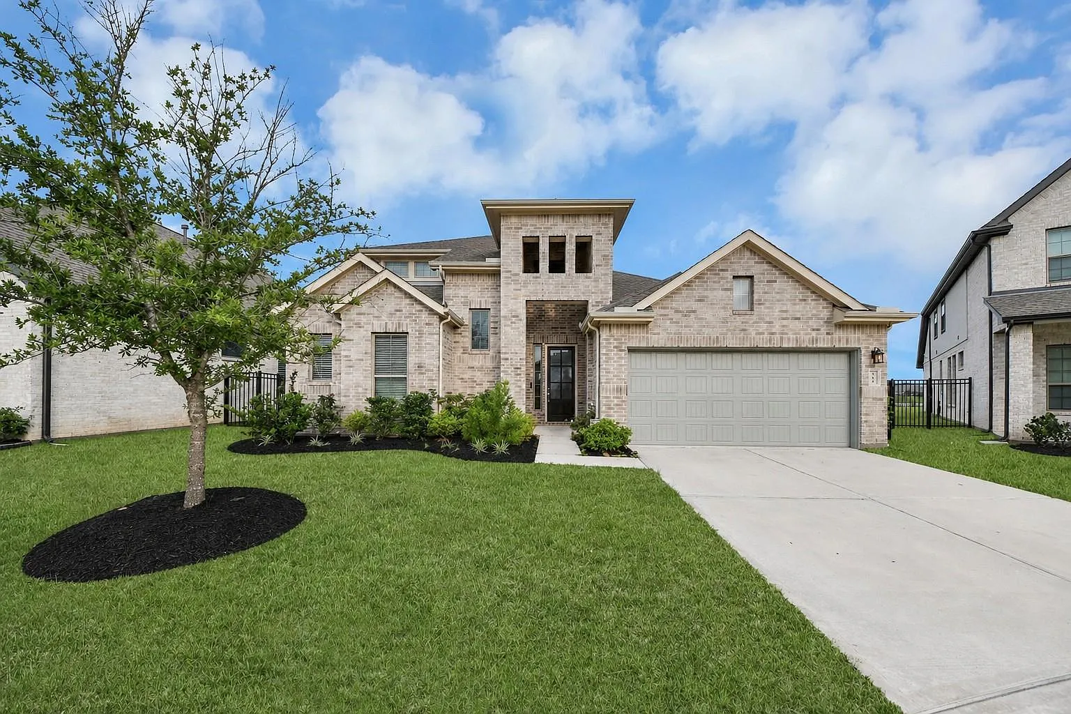 4 bed, 3.0 bath, 2708 sqft, $3,000 — Photo 2