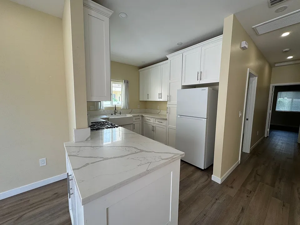 2121 Ocean View Blvd