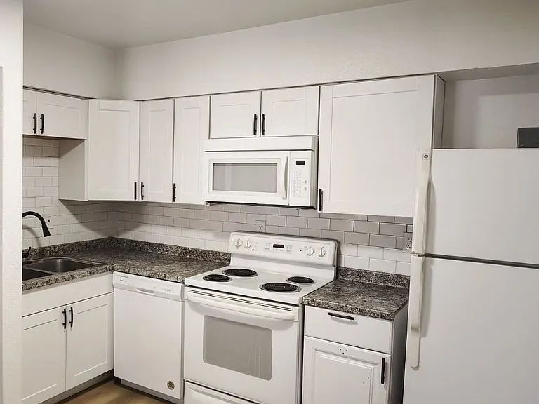 21 University Dr. — Photo 1