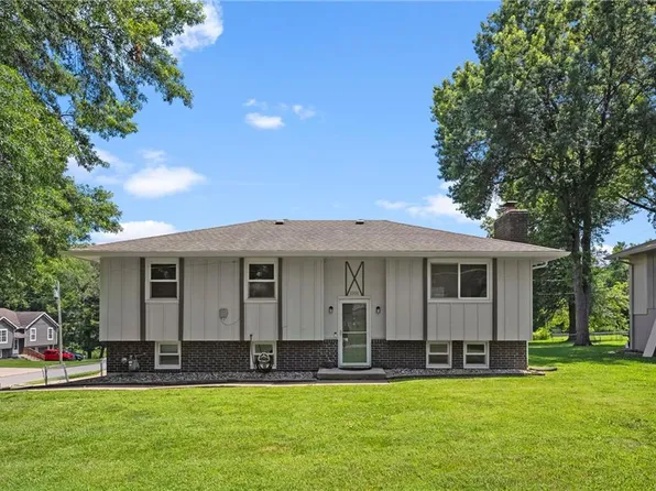1301 Quincy St, Leavenworth, KS 66048