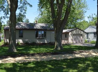 806 Copper Dr, Machesney Park, IL 61115
