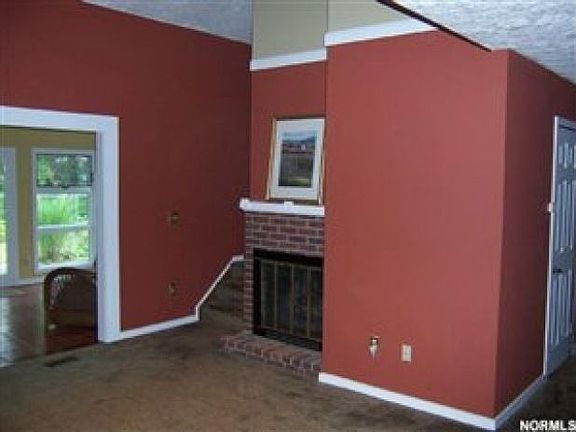 3rd image of 130 Meadowridge Dr