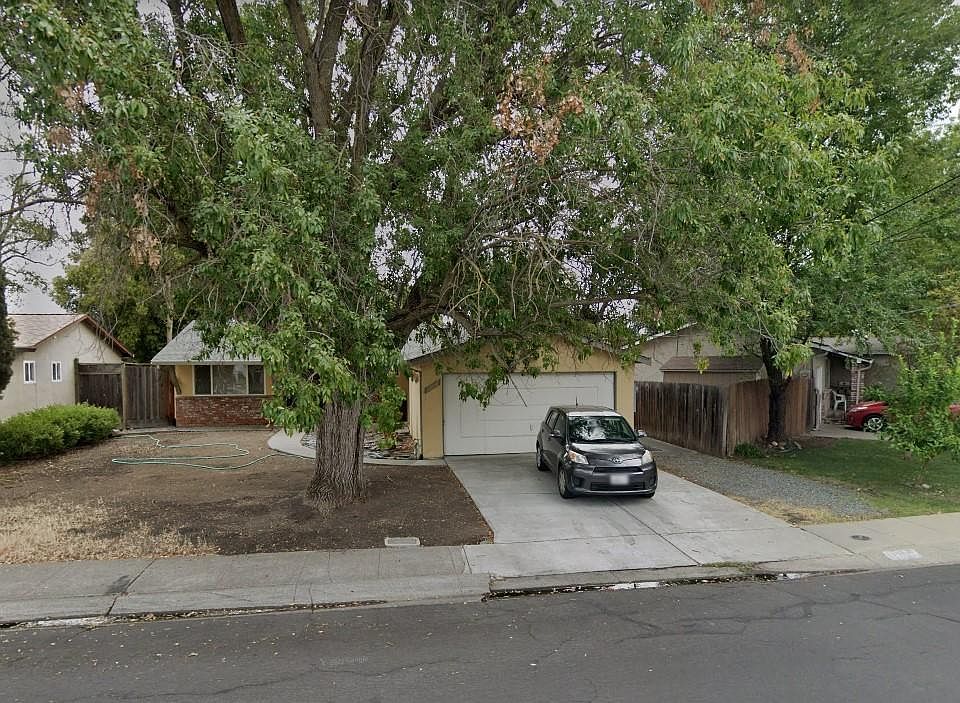 1st image of 1300 Linden Dr