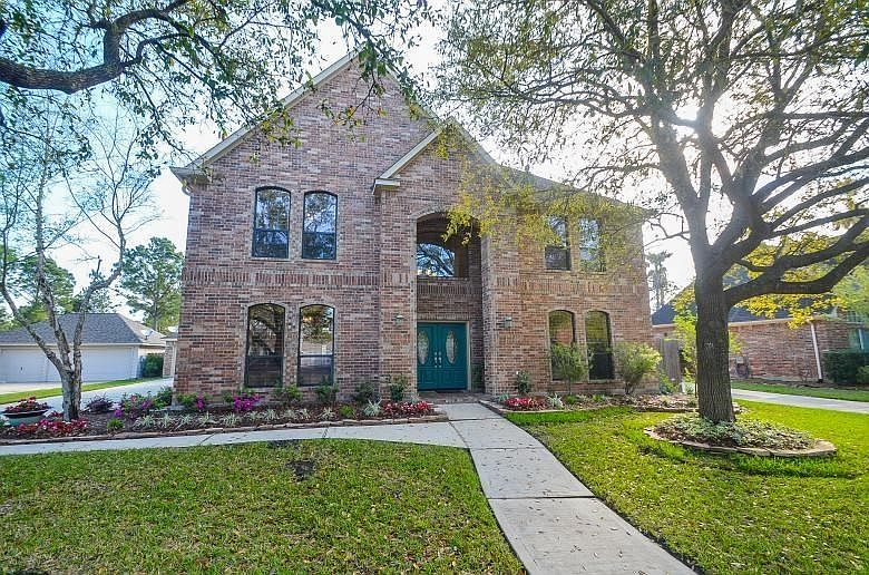 This beautiful Partners in Building home has an inviting brick elevation. Double doors and pretty arched window over the door.