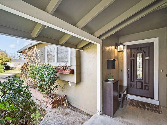 5th image of 264 Barbara Dr