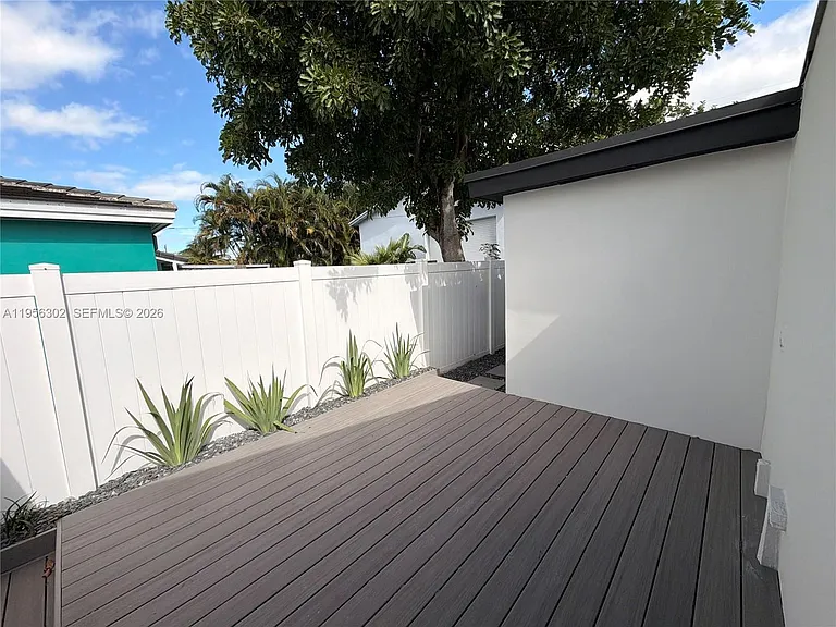 1532 N Andrews Ave — Photo 4
