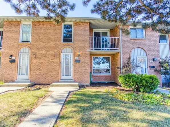 151 Gateshead Cres #37, Hamilton, ON L8G 3W1