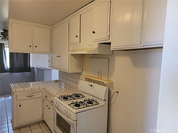 2nd image of 930 Garden Grove Ave