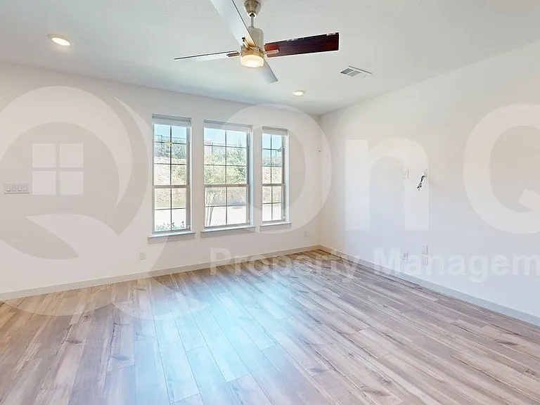 313 McConathy Way — Photo 7