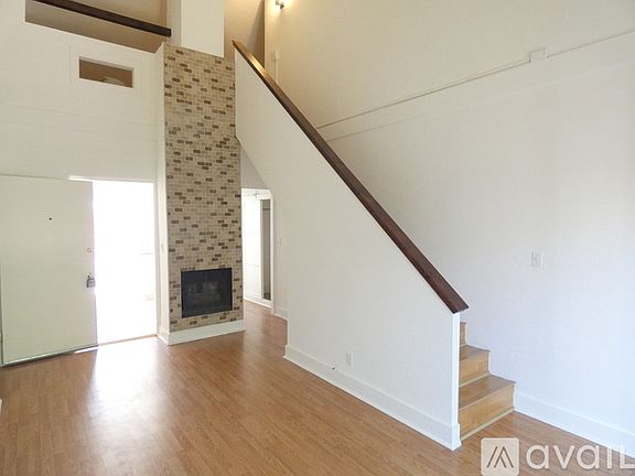 2nd image of 1240 N Orange Grove Ave #1244-3