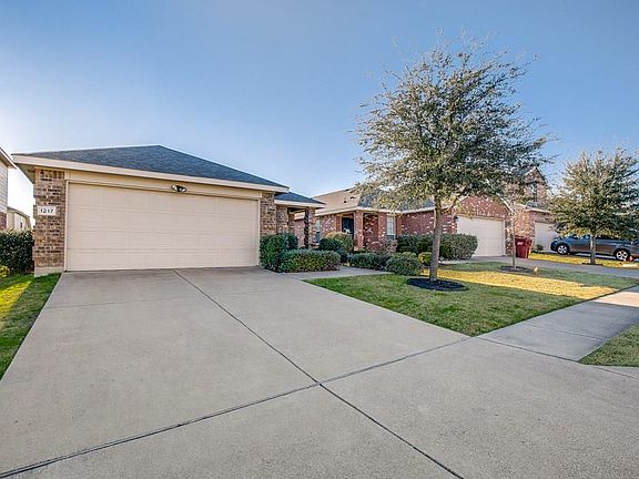4th image of 1217 Silver Maple Ln