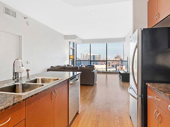 5th image of 303 W Ohio St APT 1801