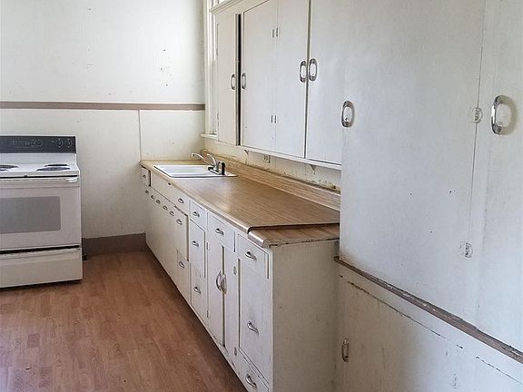 5th image of 209 W Bishop St