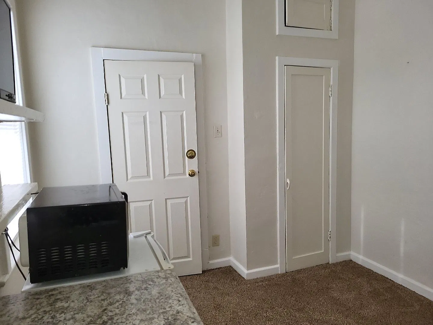462 Evans Ave 205-3 - Studio/Room with shared bathroom near UNR — Photo 2