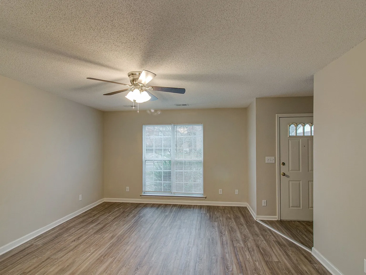 2 bed, 1.5 bath, 1100 sqft, $975 — Photo 4