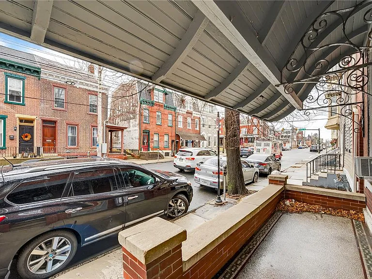 1139 W Linden St — Photo 3