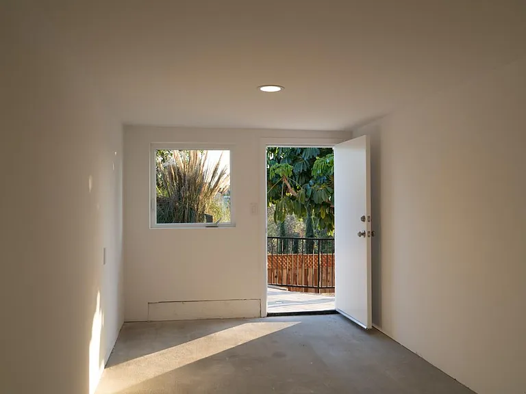 Storage room with separate entrance